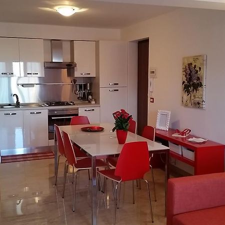Baia Giardini Apartments Bagian luar foto