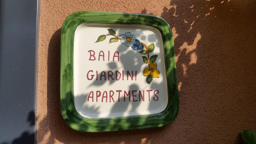 Baia Giardini Apartments Bagian luar foto