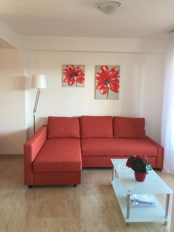 Baia Giardini Apartments Bagian luar foto