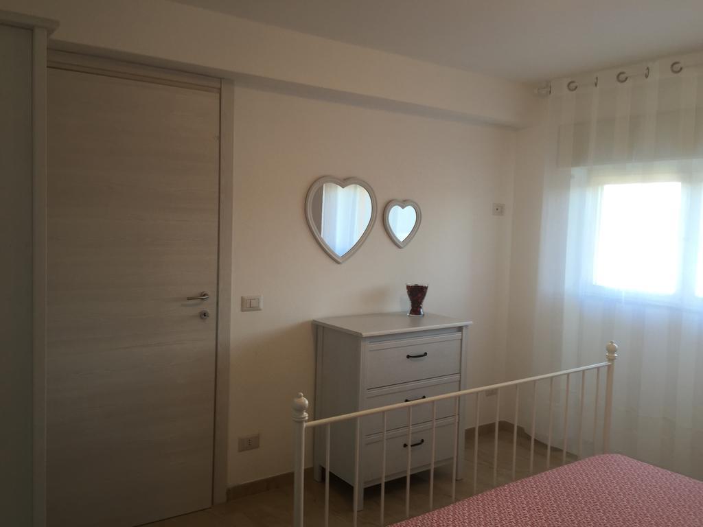 Baia Giardini Apartments Bagian luar foto