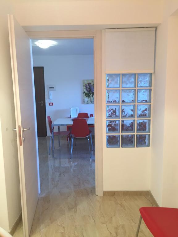 Baia Giardini Apartments Bagian luar foto